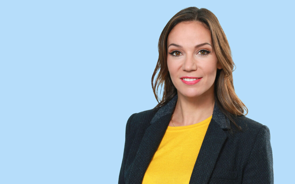 Alex Kramer experienced female broadcast TV presenter at Great British Presenters