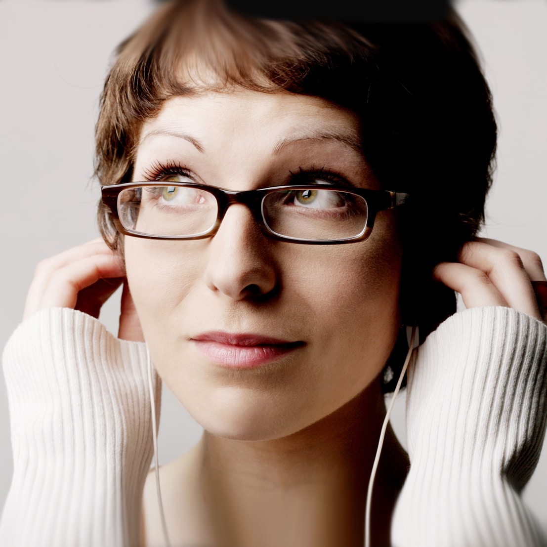 Helen-Arney-female-physician-Science-speaker-musician-tech-stand-up-at-Great-British-Speakers