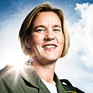 Mandy Hickson, Fighter Pilot, leadership Keynote Speaker at Great British Speakers