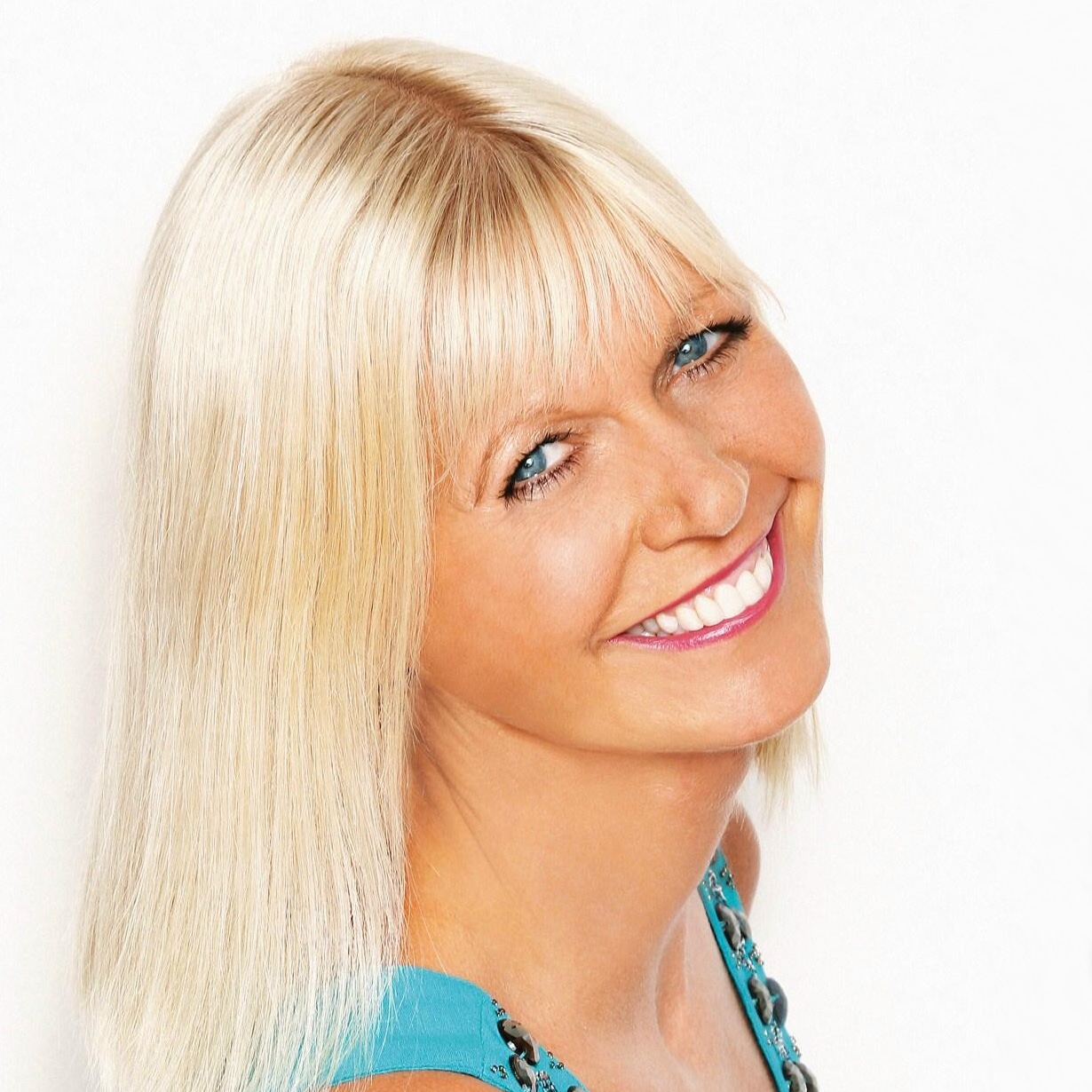 julie_peasgood_lifestyle-travel-relationships-expert-presenter-host-speaker-at-Great-British-Speakers